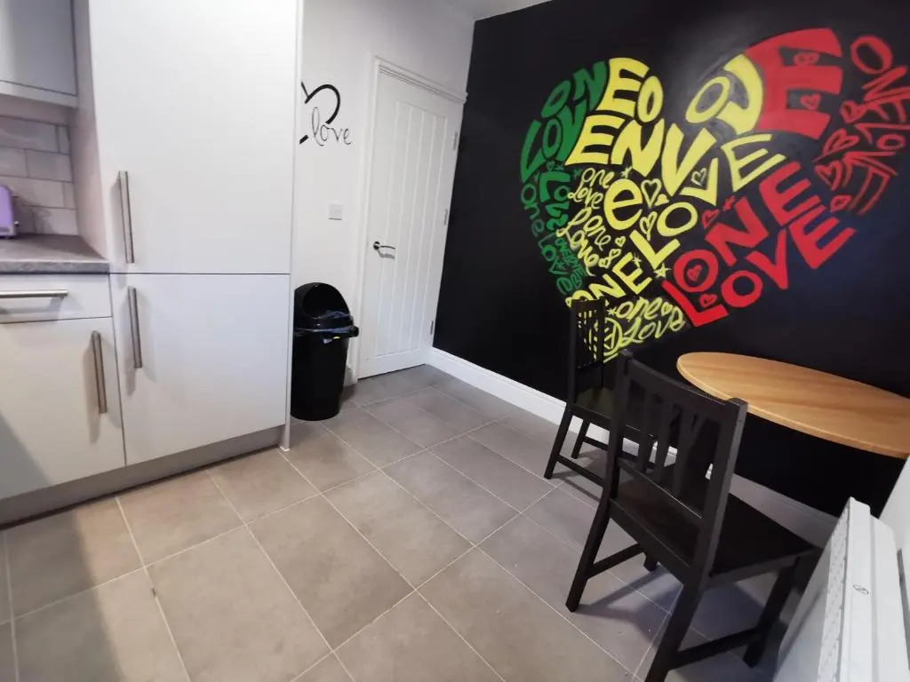 The Bob Marley 'One Love' Liverpool Apartment, Positive vibes, Wifi Netflix