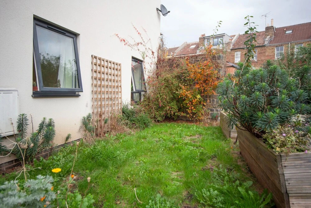 Special 3 Bedroom Townhouse With Parking in Bristol