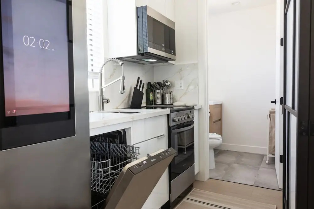 Built 2024 Scandinavian-style Studio With Deck p82