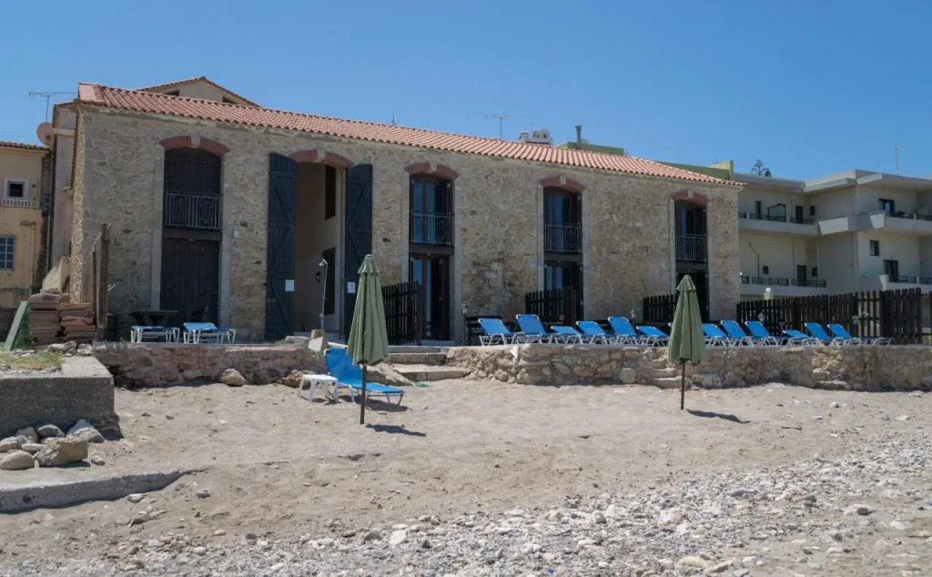 Volakas Beachfront Suites