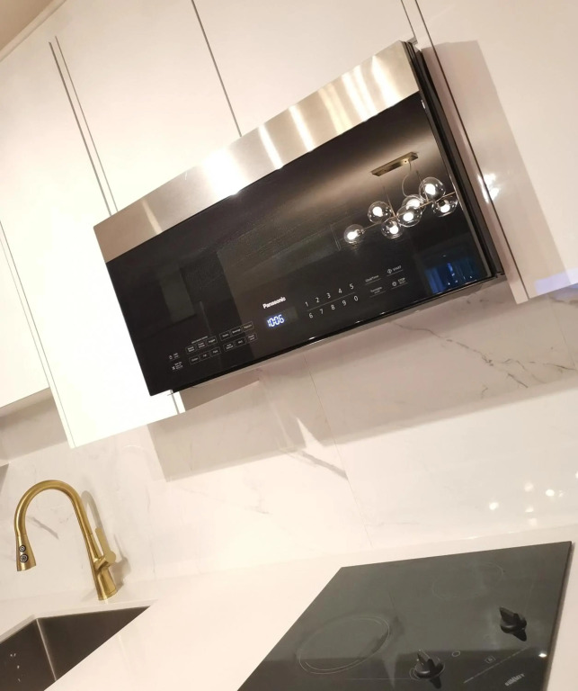 JESI'S NEW HOUSE, Self Entrance 2 BR, Whole Suite, Close To White Rock Beach & US Border