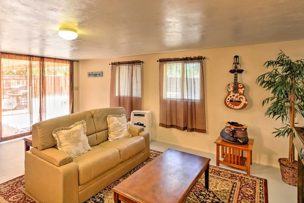 Renovated Tucson Gomez Casita w/ Yard < 7 Mi to DT