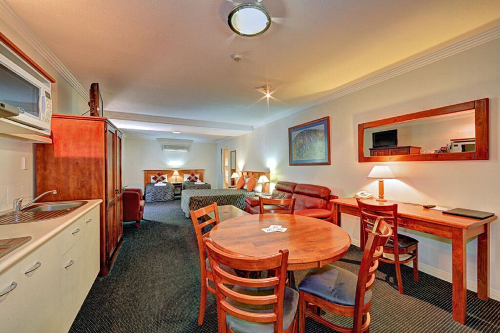 Burnett Riverside Hotel