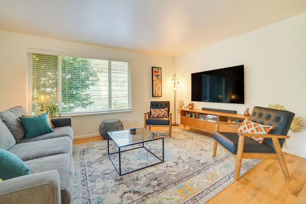 Hot Tub, 5 Mi to Lumen Field! Newly Updated Home