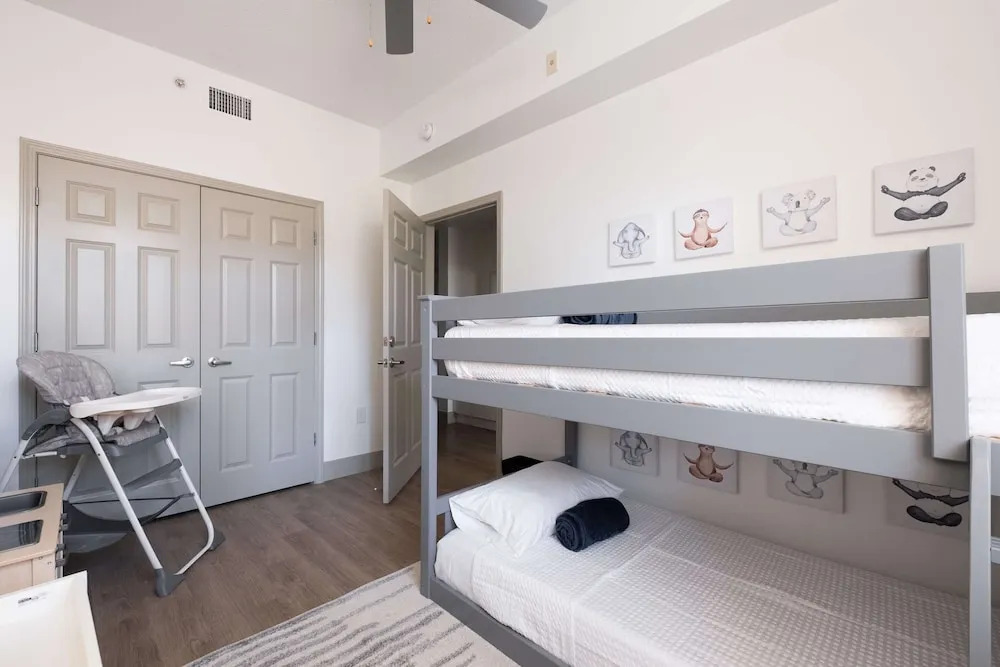 Luxury Central Apartment with Gym