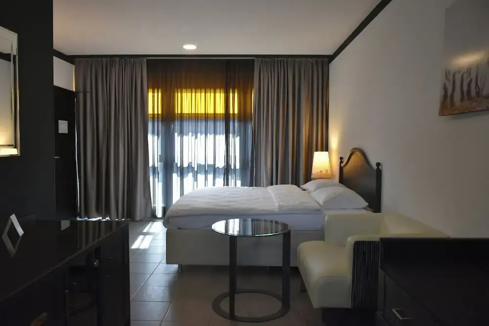 Tibet Hotel am Airport