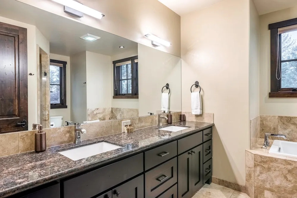 4BR Luxury Truckee Home by RedAwning