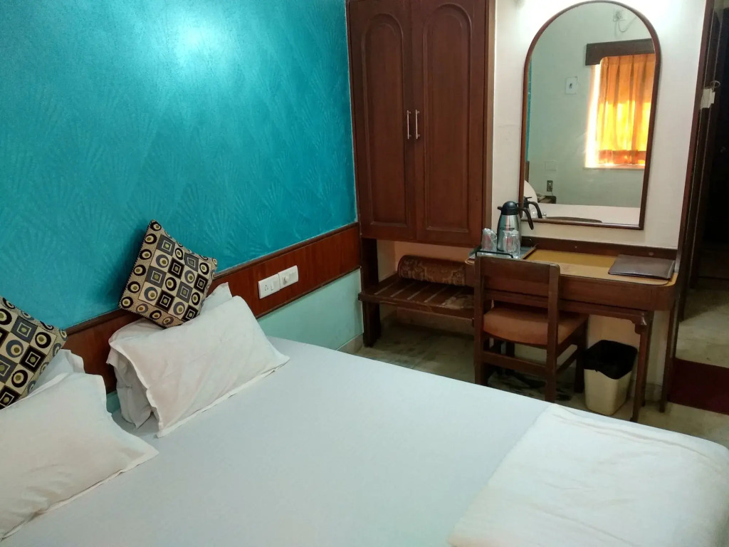 Hotel Mogul Palace - Near Masjid Bunder Mumbai