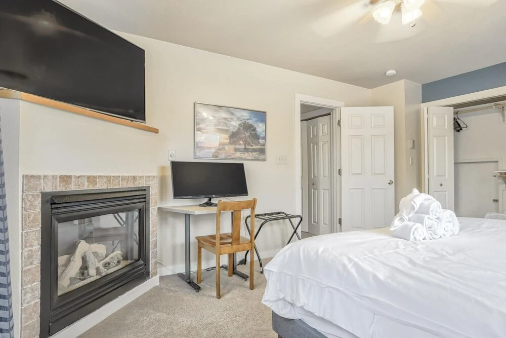 2BR Central Location Big Backyard & Dog Friendly!
