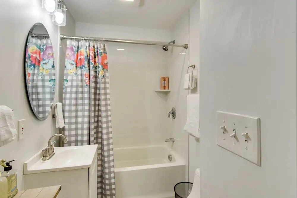 Walkable + Convenient! 1st-floor Apt in Middletown