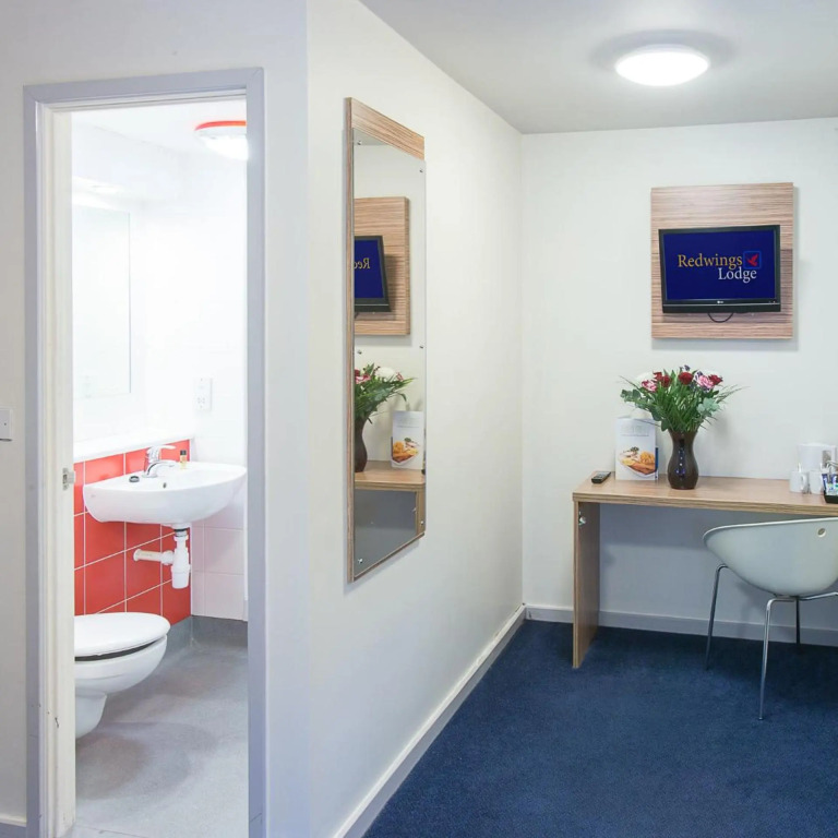 Redwings Lodge Wolverhampton Central