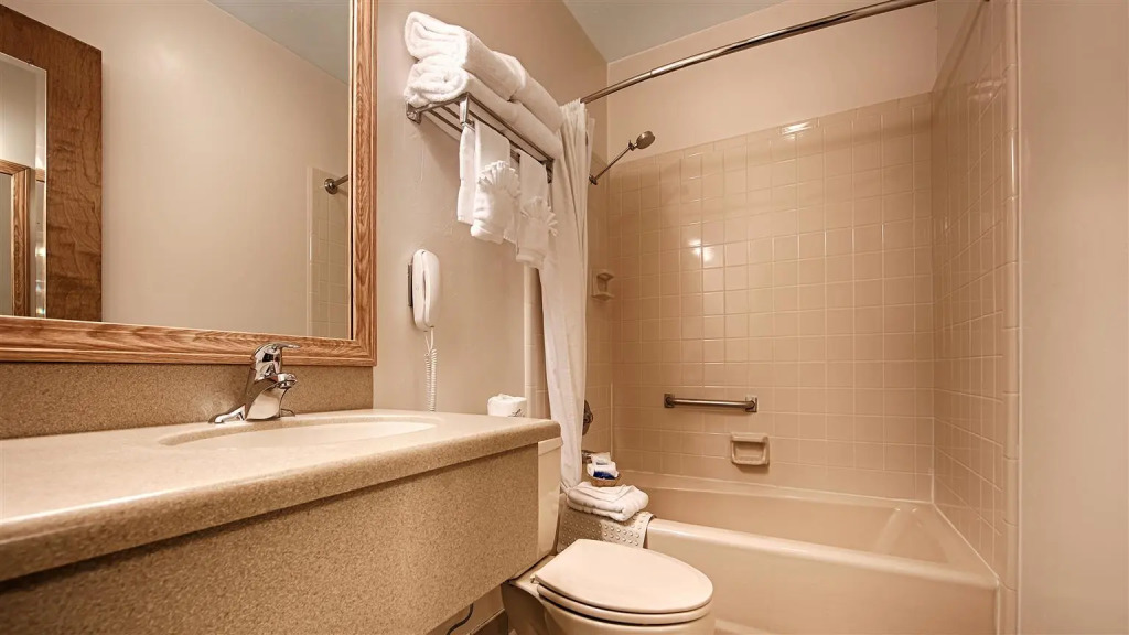 Econo Lodge Inn & Suites Vernal near Dinosaur Monument