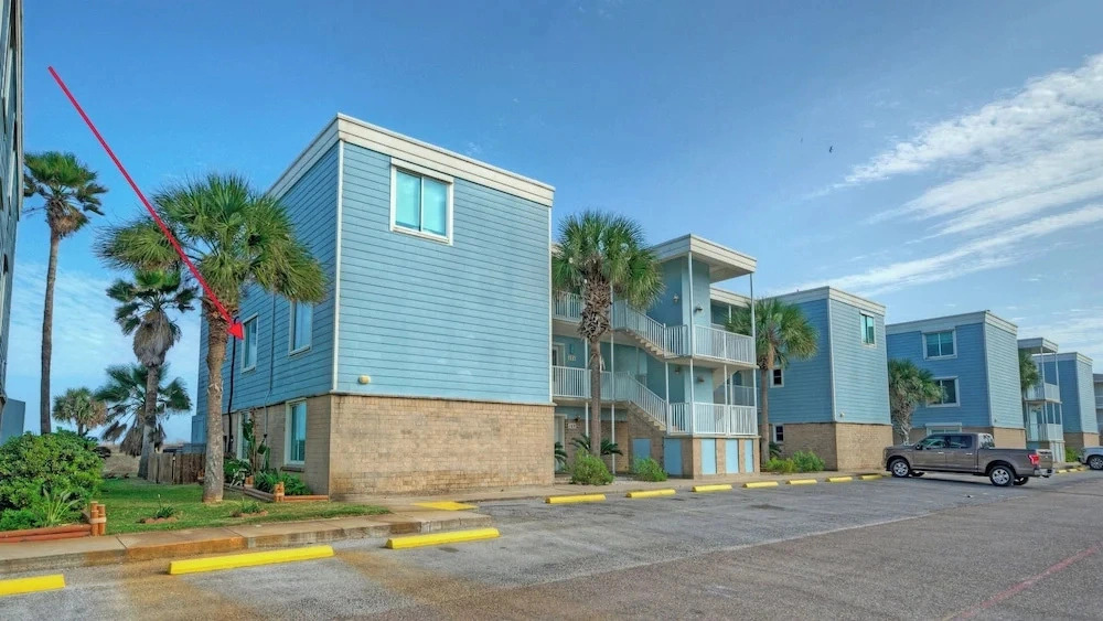 Serenity by the Sea 2-min Walk to Beach + Boardwalk + Golf Cart Zone 2 Pools + Basketball Access