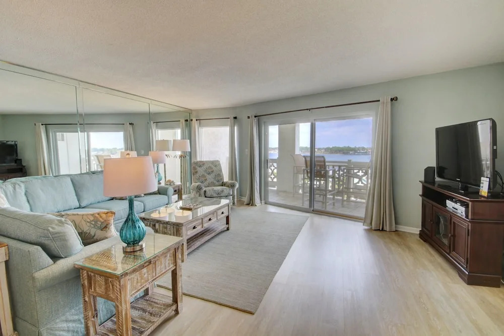 554 El Matador 1 Bedroom Condo by RedAwning