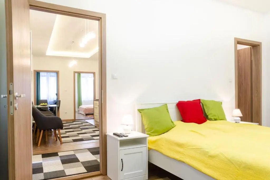 Luxury apartment in the main centre, 3BDR,3BTHR,AC