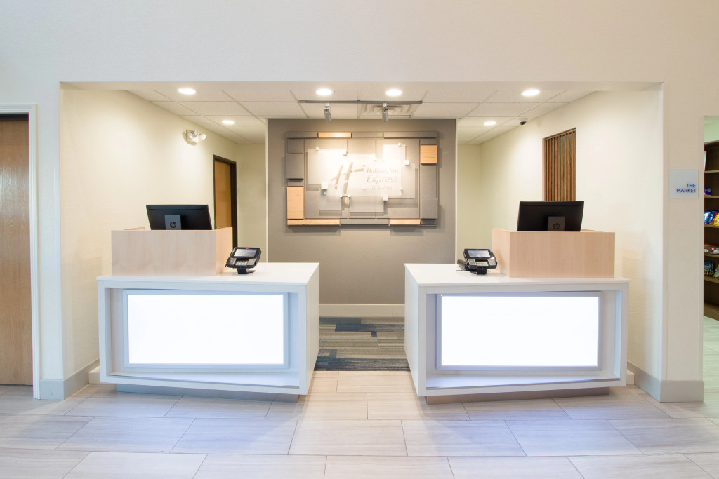 Holiday Inn Express & Suites - Worthington by IHG