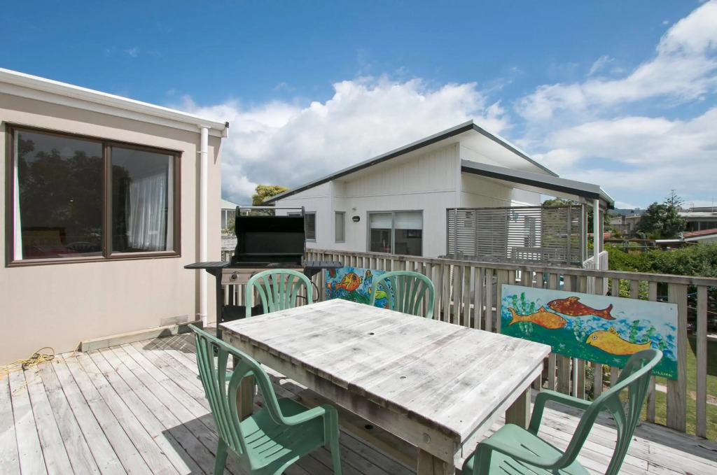 Sweeping Sea Views - Waihi Holiday Home
