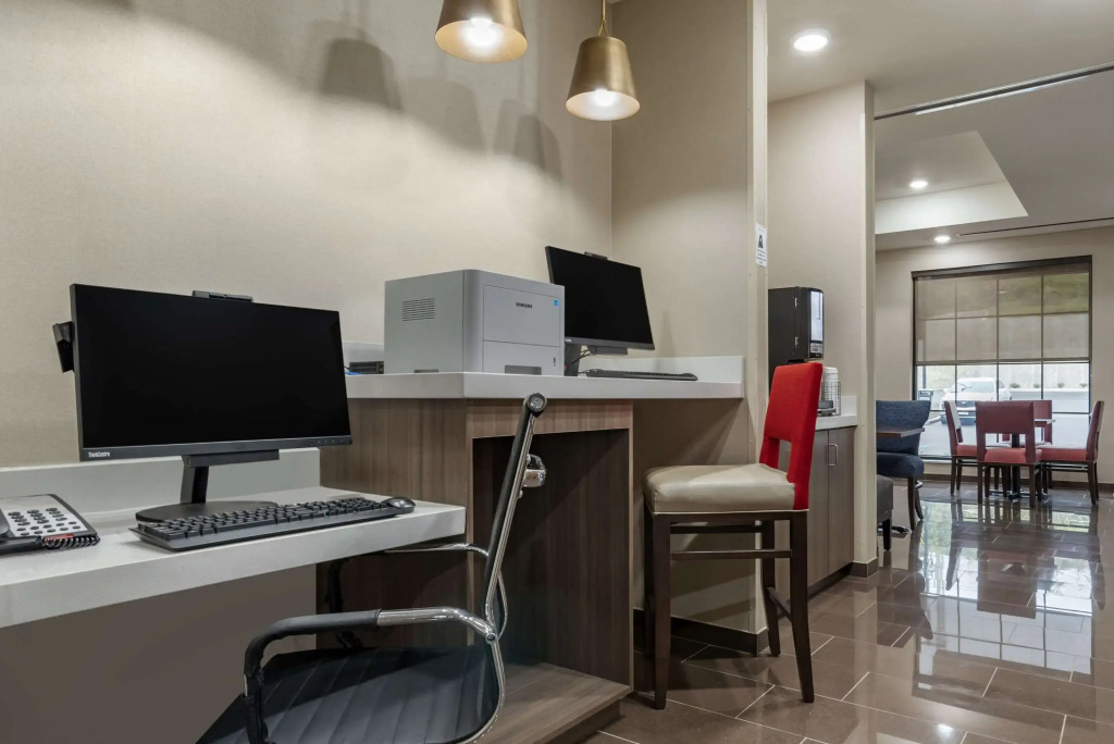 Comfort Inn & Suites Downtown near University