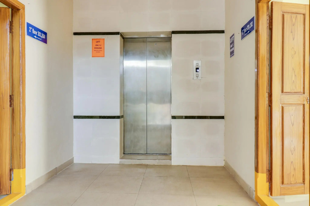 OYO 79135 Spg Hotel