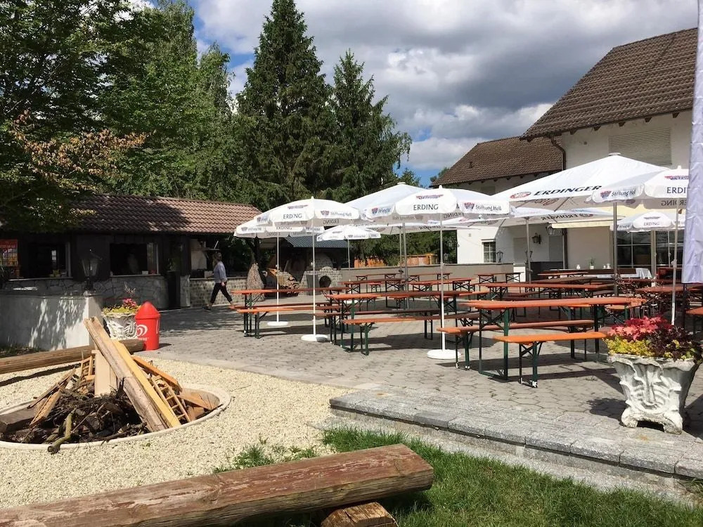 Seehaus Mamming - Hotel - Schlaffässer - Biergarten - Camping