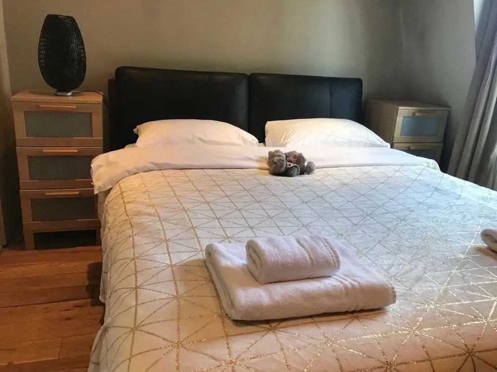 Beautiful & Bright Apartment Next To Museums