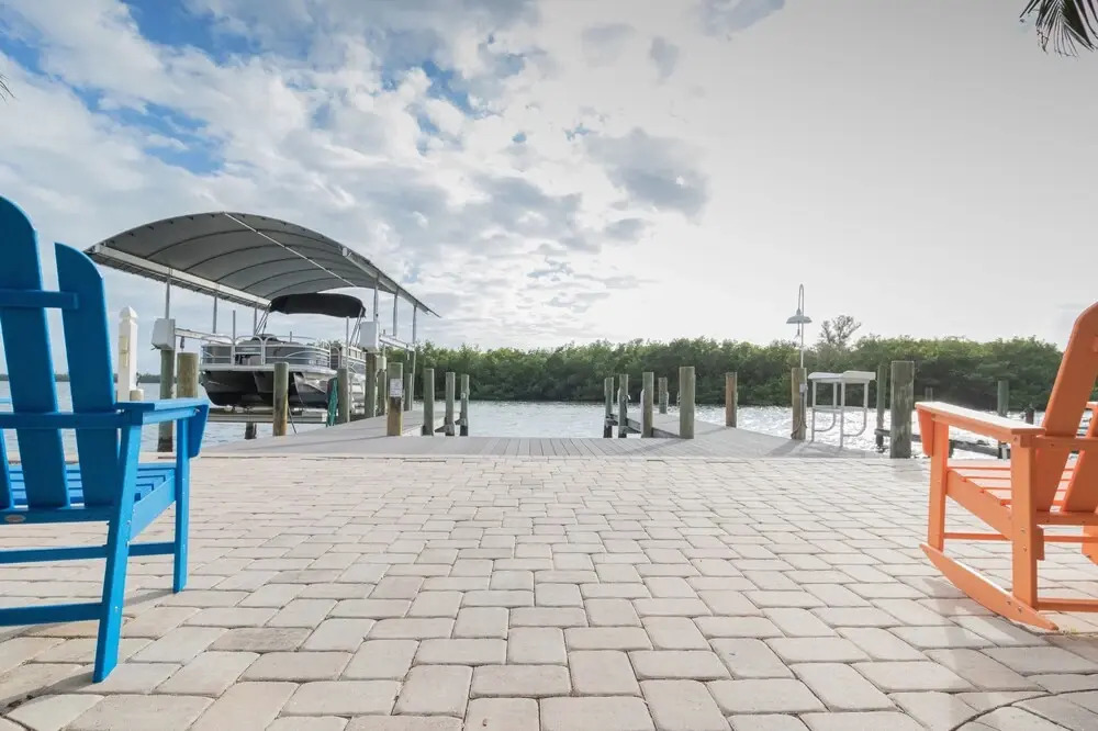 1 Bedroom Bay Front Villa Bring Your Boat Dock Space Available 1 Villa by Redawning
