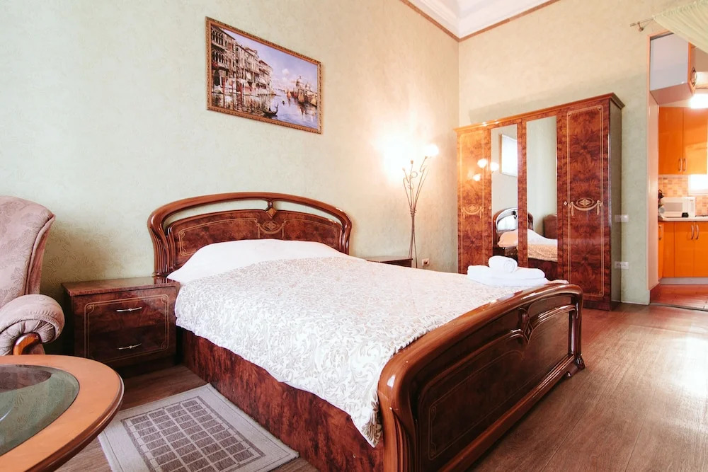 Rent Express Chervony 11