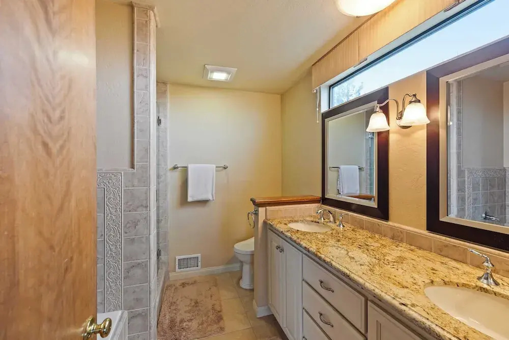 6bdr Group Retreat, Decks w/ Incredible Views Starry Heights by Avantstay