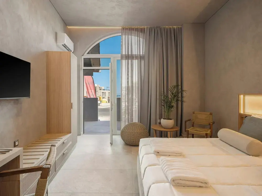 Hestia Boutique - Renovated Rooms Just Steps from the Beach