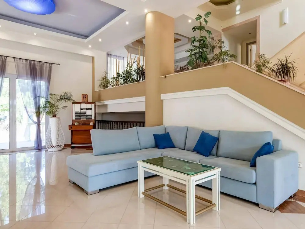 Beautiful Holiday Home With Private Pool
