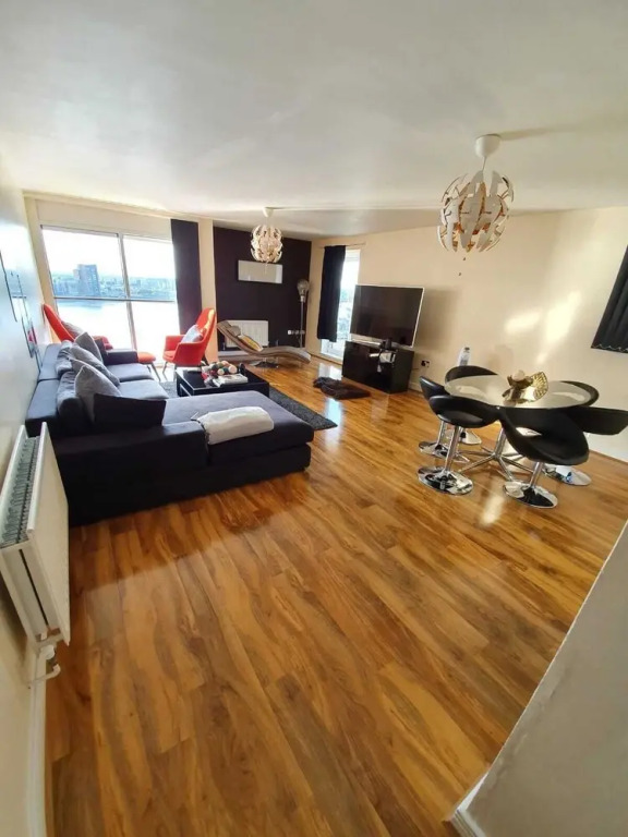 AFFLUENT APARTMENTS riverside Sark tower