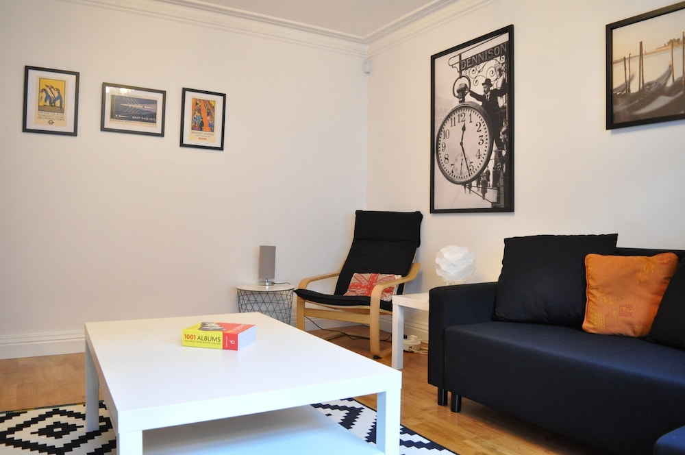 Spacious 2 Bedroom Home In Kensington