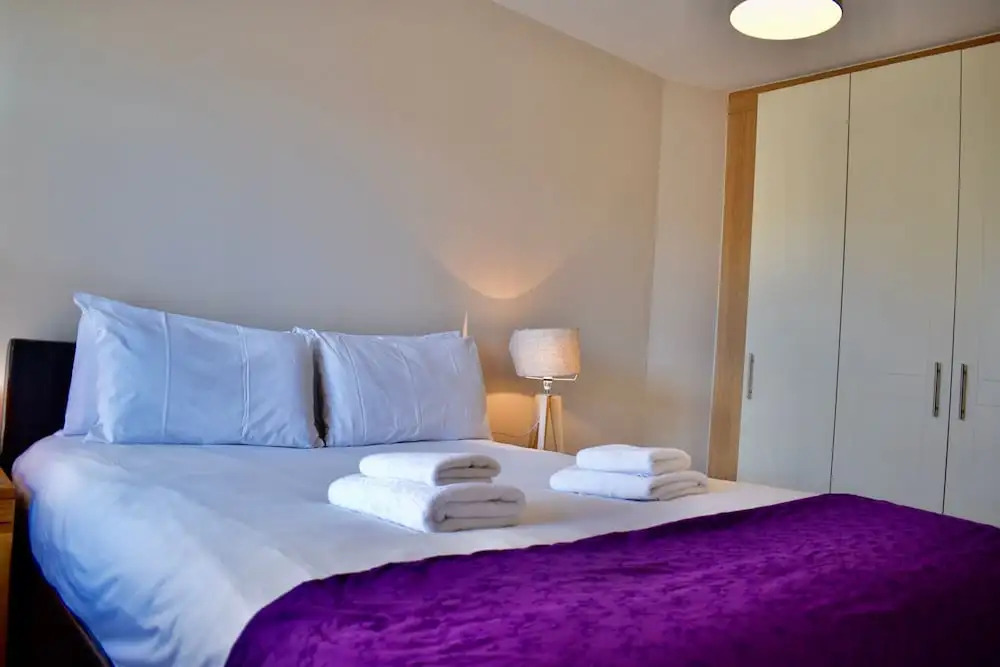 Modern 2 Bedroom Flat Above Family Run Pub