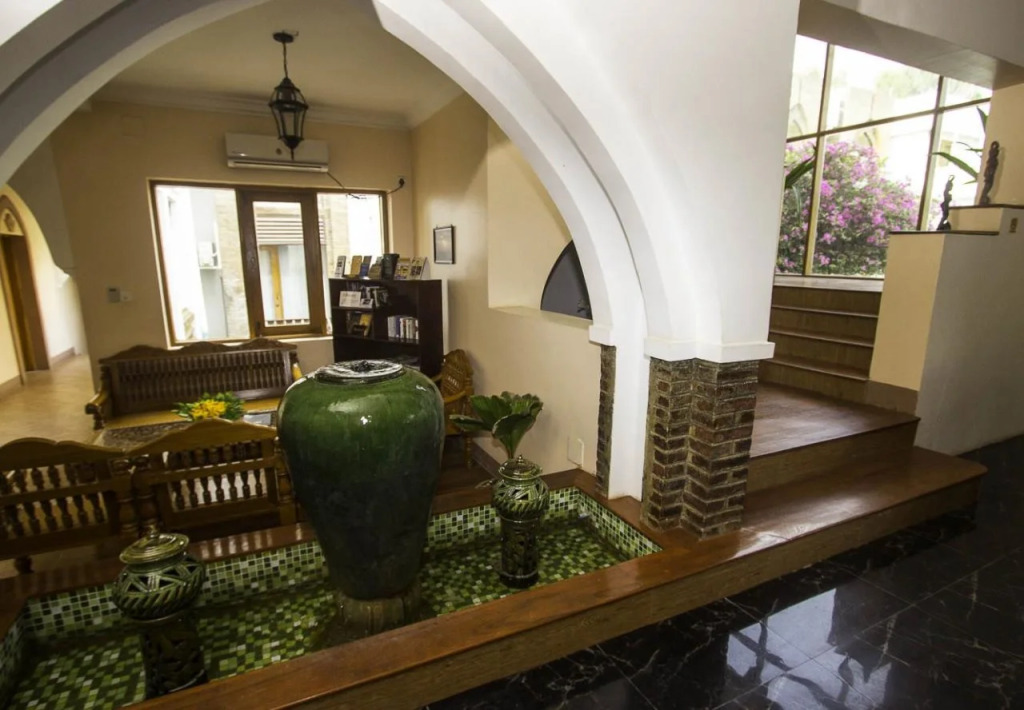 Raza Gyo Hotel