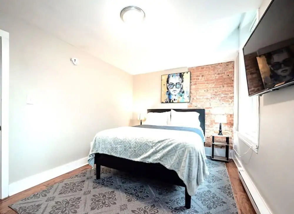 Park Place- Cozy Modern Space Fully Updated Fast Wifi Good Coffee and Easy Parking