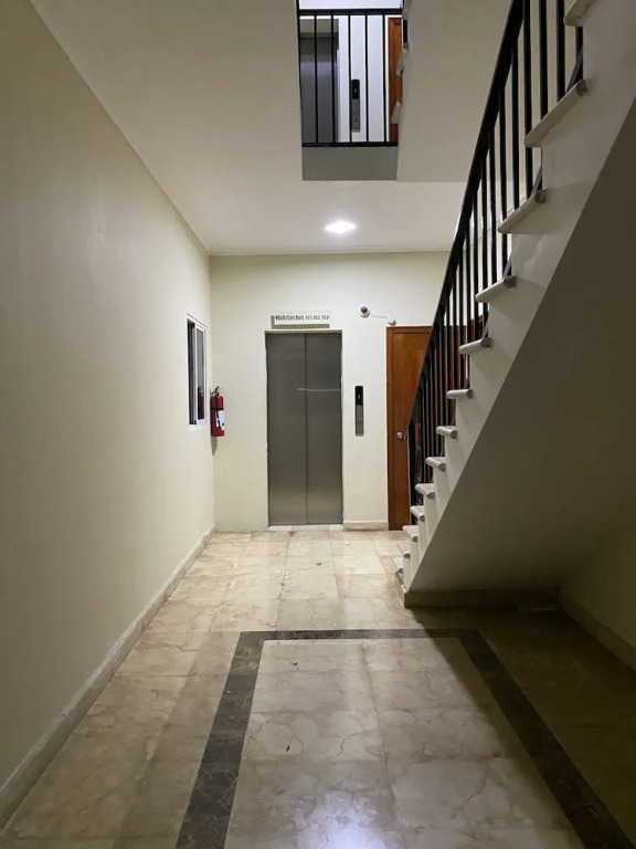 2 Minutes Walk to Beach Huge 3 bdrm Condo with Pool