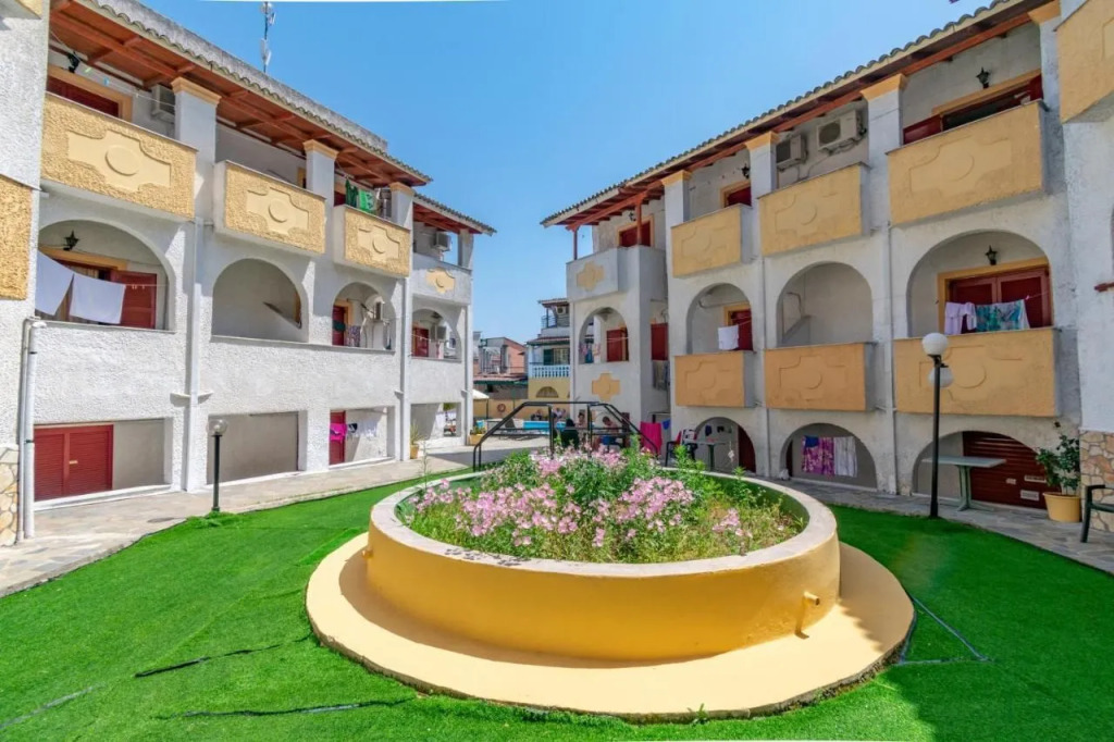 Bella Grecia Studios and Apartments By Hotelius