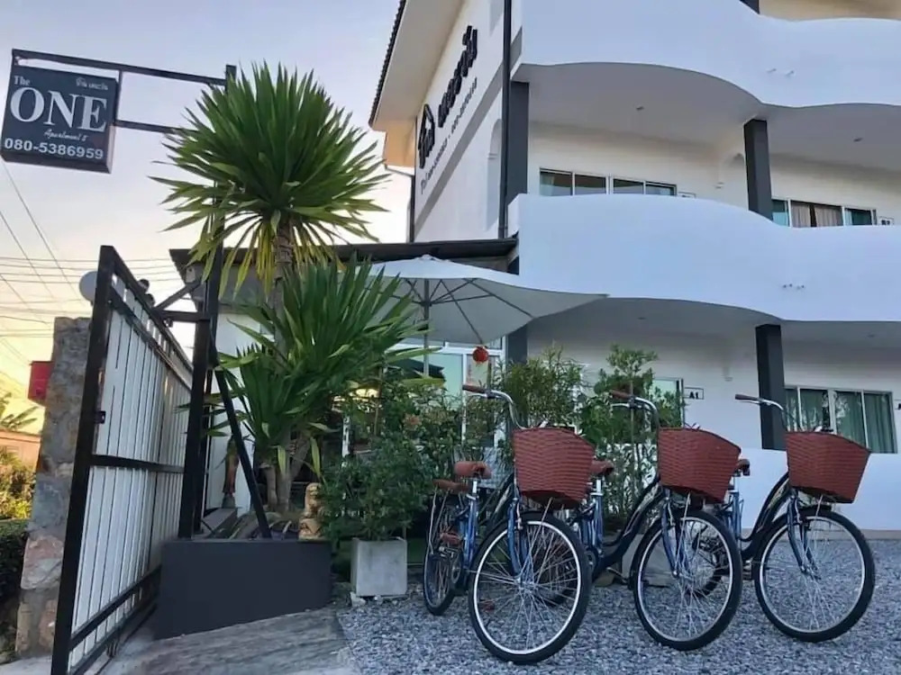 RoomQuest One Bangsaray