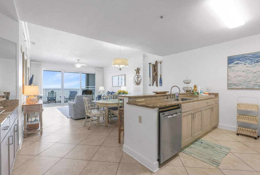 Regency Isle Beachfront Bliss Amazing Views 2 Bedrooms