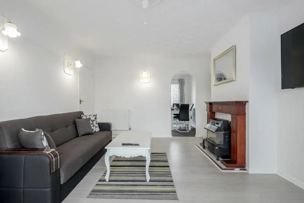 Tms Lovely 3 Bed House-tilbury-free Parking