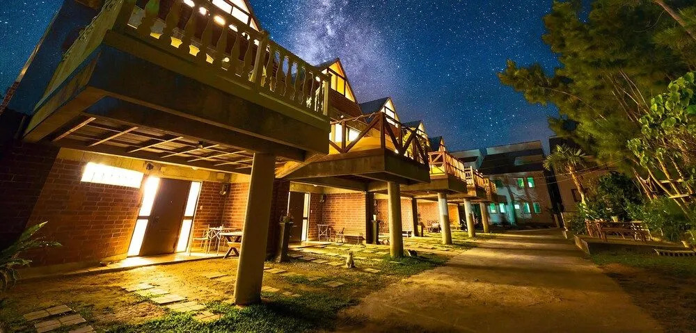 猫とピアノと星空のリゾートブティックコテージ -Starry Forest Cottage Okinawa