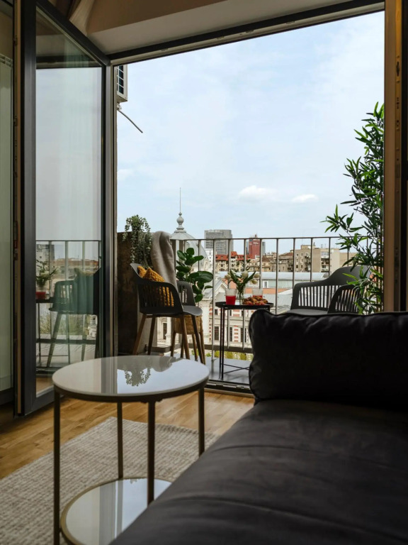 Sunny 2BR Flat - Top Location - Amazing Balcony
