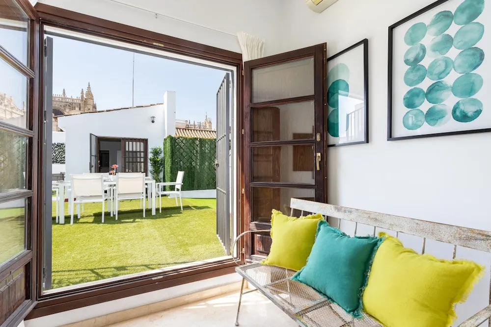 Private Terrace & 5 Bd Apartment in Front of the Cathedral. Hernando Colon