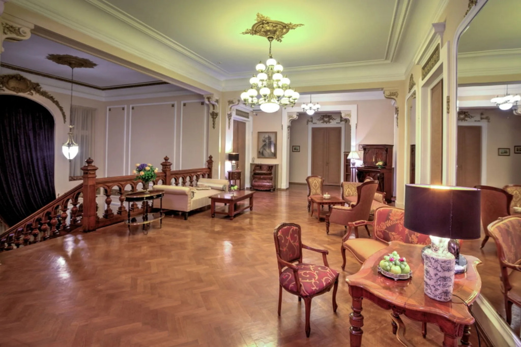 Grand Boutique Hotel