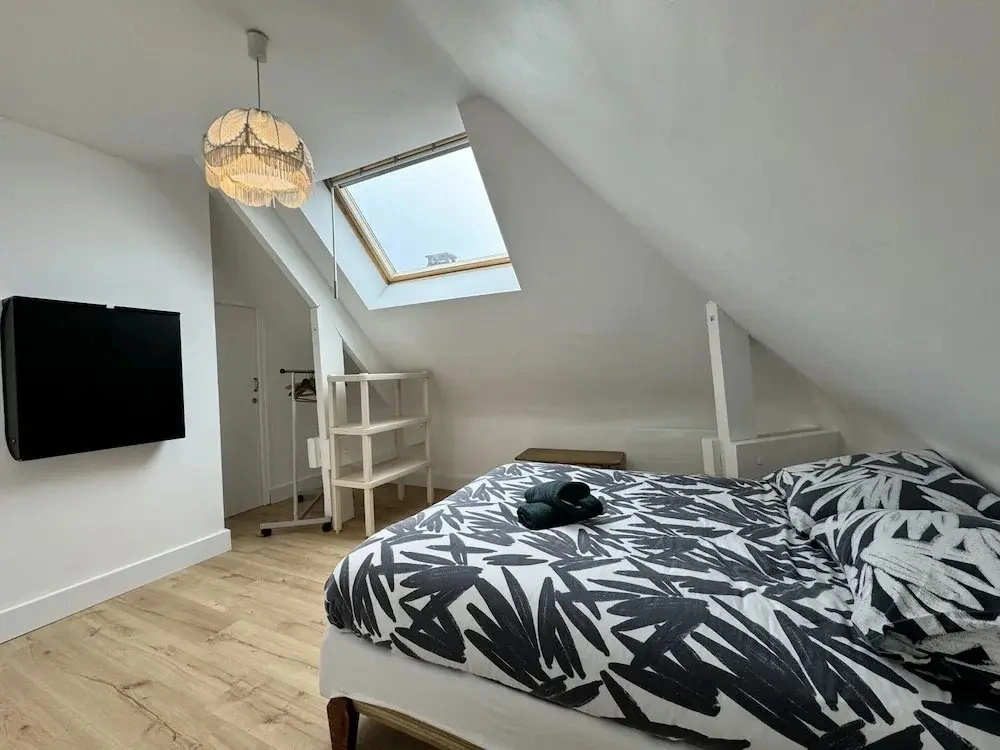 Spacious Group Stay Near Le Mans Circuit