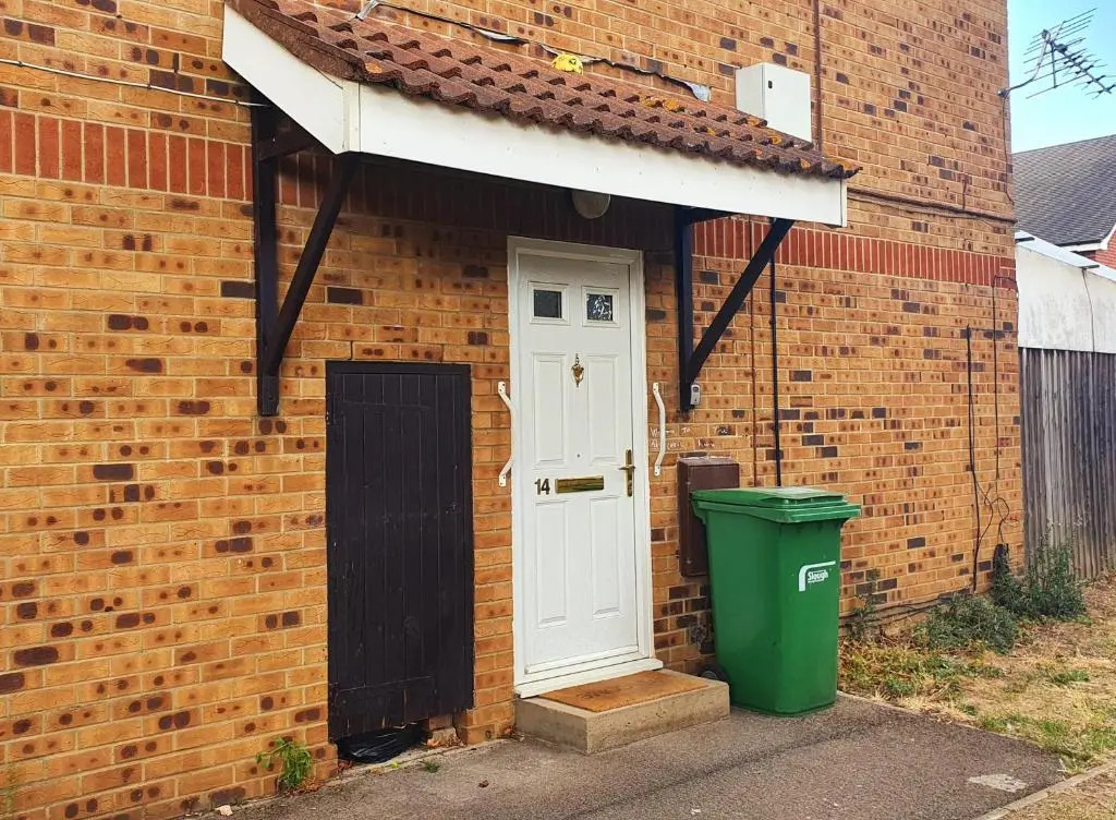 Remarkable 1-bed Flat in Slough, Near Farnham Road