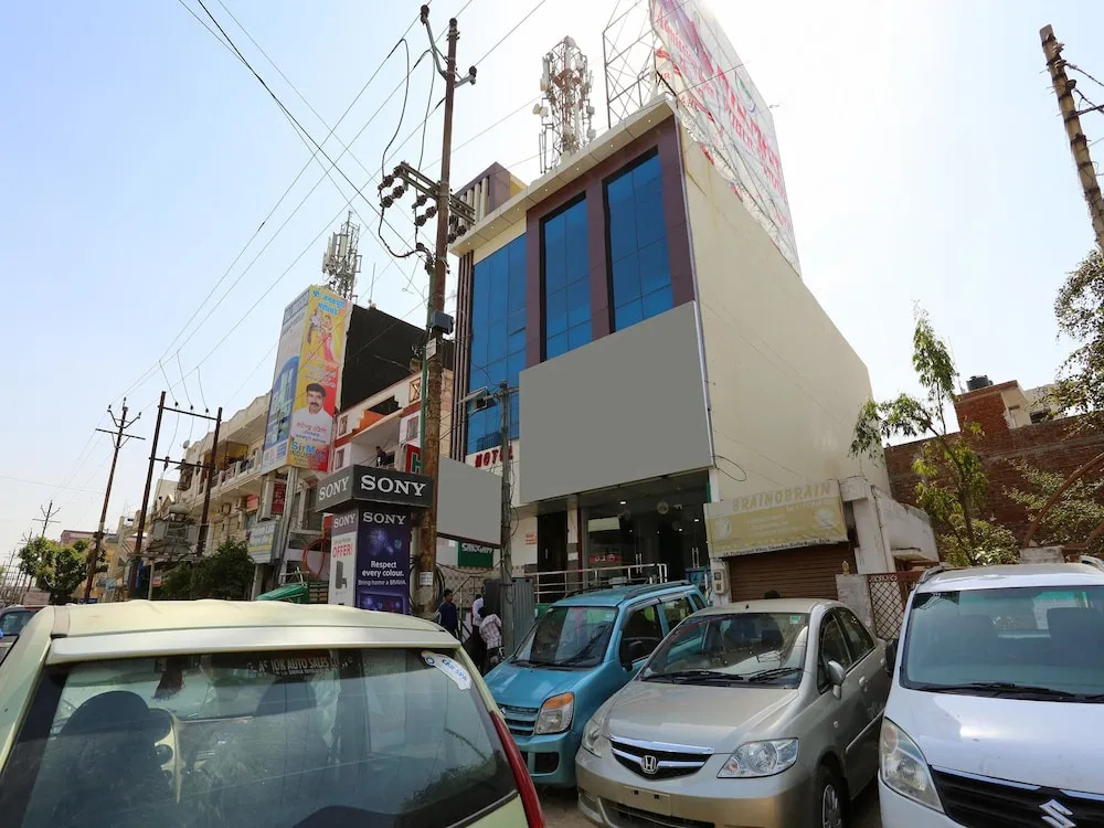 OYO 13475 KN Plaza