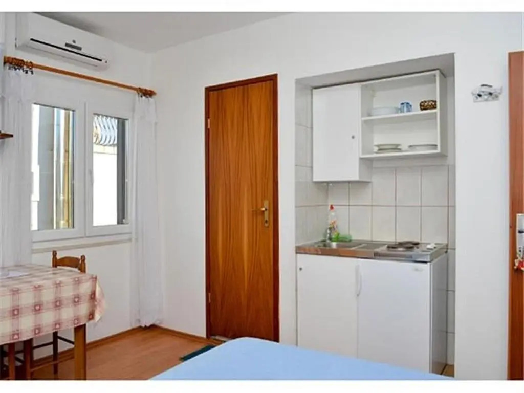 Apartments Srhoj