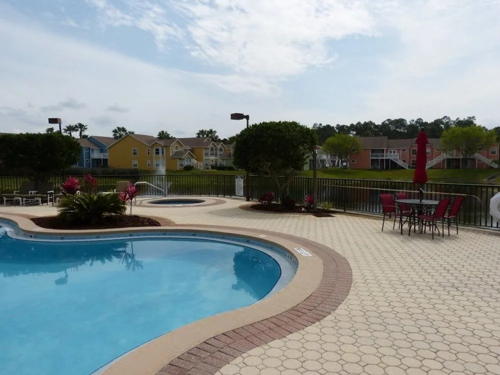 3163 Tamarind Circle,
