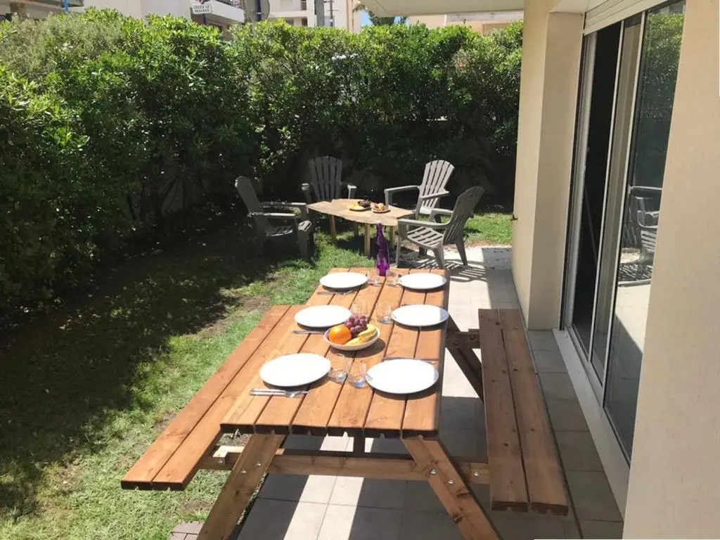 Appartement en rez-de-jardin à 100m de la plage avec terrasse et parking - FR-1-413-107